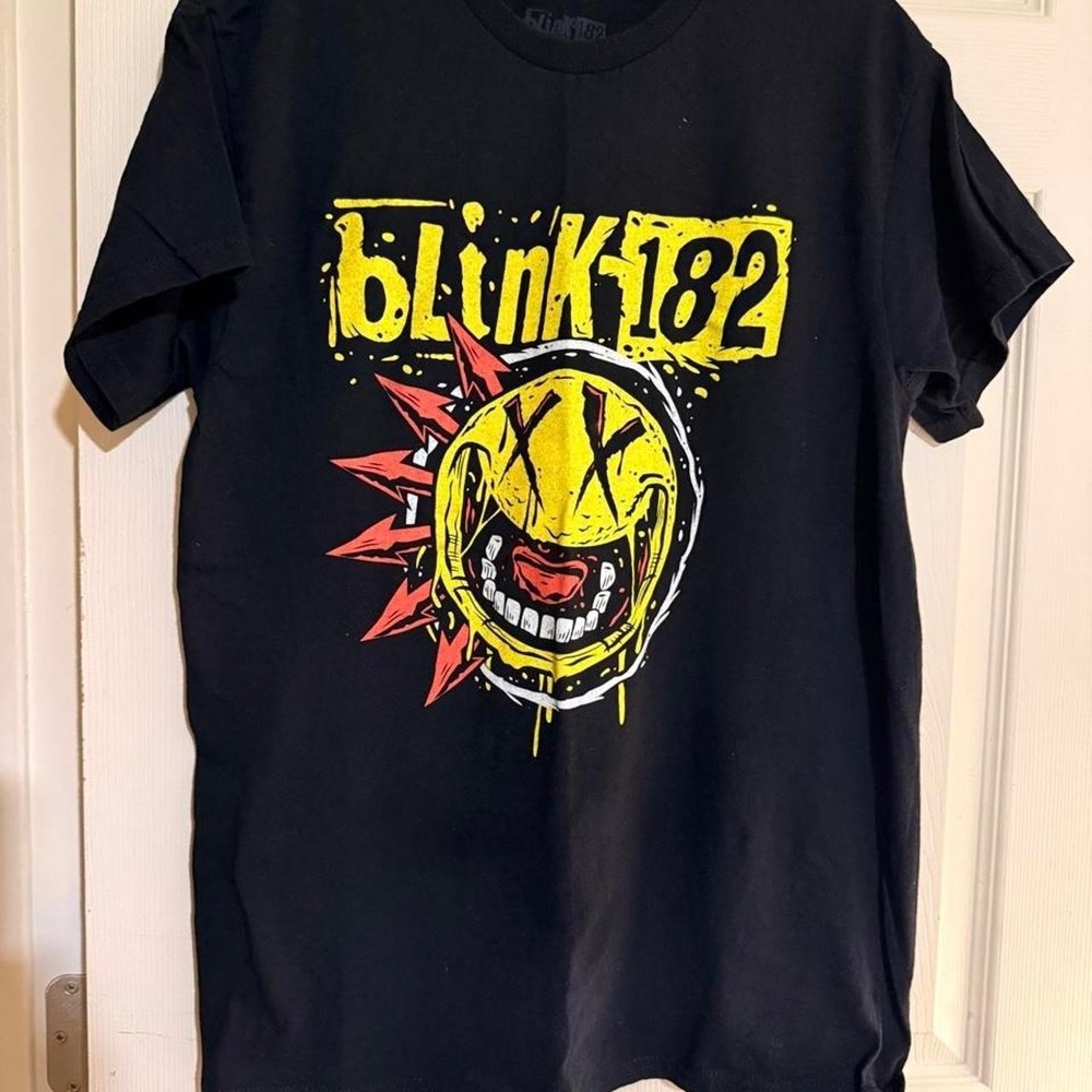 Blink 182 black cotton t-shirt with yellow smiley face size M